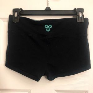 Aritzia spandex shorts